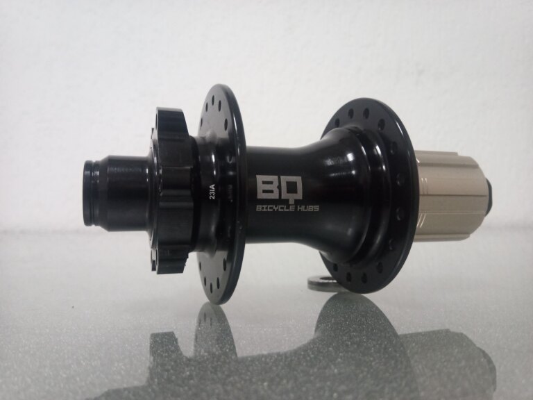 Rear hub / 142 MM / Thru axle Ø 12 MM / Disc (6 bolts) / 36GTS / BQ / BQ-RH30004 / HG Body 36,85 MM / Black / MTB - Tour