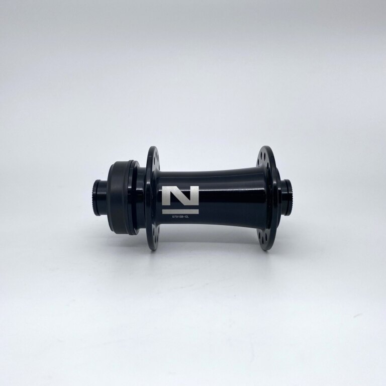 Voornaaf / 100 MM / Steekas Ø 12 MM / Disc (Centerlock) / 28GTS / Novatec / D791SB-CL/A-12 / Zwart / Race