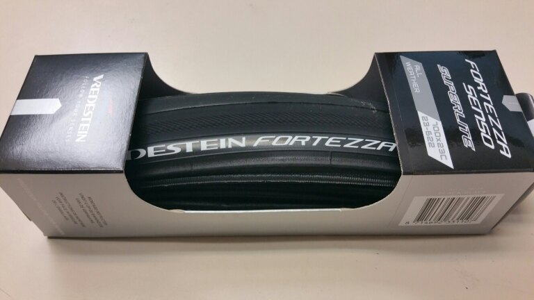 Tyre / 700X23C (ETRTO 23-622) / Vredestein / Fortezza Senso Superlite All Weather / Black / Folding bead / Race 