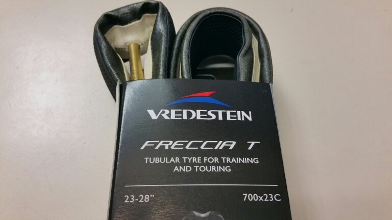 Tyre / 700X23C (ETRTO 23-622) / Vredestein / Freccia Tubular / Black / Tubular / Race 