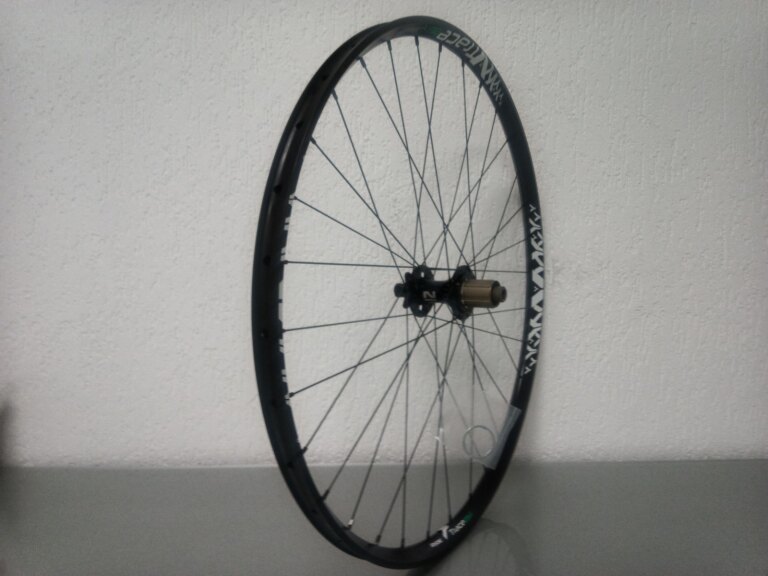 Roue arrière / 622X25C / Rigida - Ryde / Trace 25mm / Noir / Novatec / D462SB-A5A-B12 / HG Body 36,85 MM / 148 MM / Disque (6 boulons) / VTT