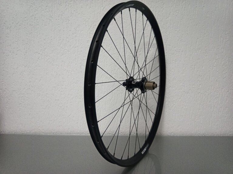 Roue arrière / 622X30C / Rigida - Ryde / Edge M 30 os / Noir / Novatec / D462SB-A5A-B12 / HG Body 36,85 MM / 148 MM / Disque (6 boulons) / VTT