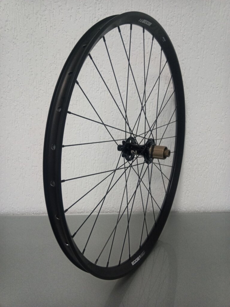 Roue arrière / 622X30C / Rigida - Ryde / Edge M 30 os / Noir / Novatec / D462SB-A5A-B12 / HG Body 35 MM / 148 MM / Disque (6 boulons) / VTT