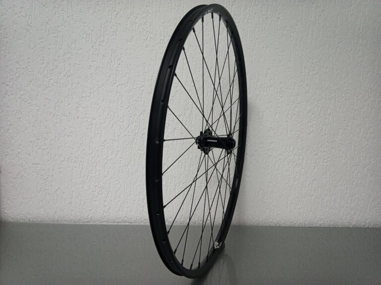 Vorderrad / 622X22C / Rigida - Ryde / Yura 22mm / Schwarz / Novatec / D791SB/A /  / 100 MM / Disc (6 Schrauben) / Gravel