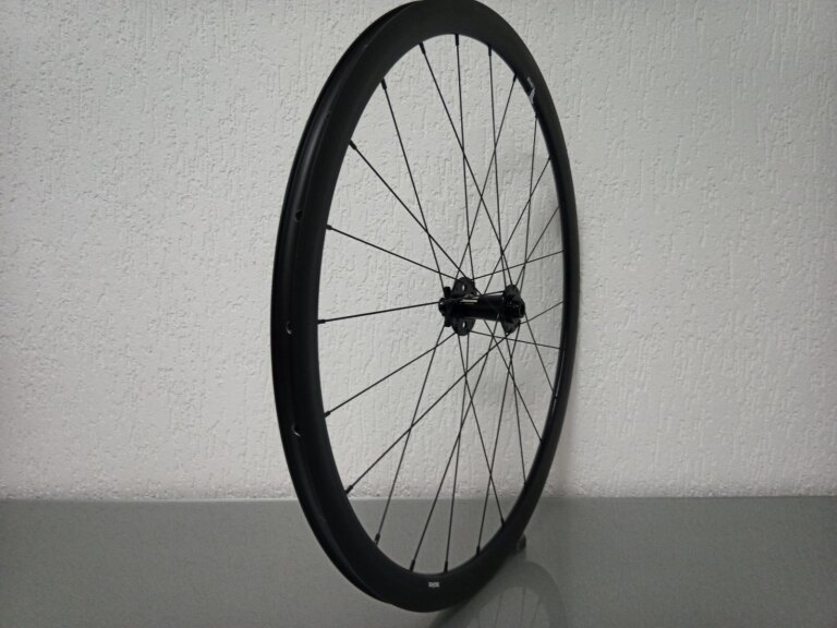 Vorderrad / 622X18C / Rigida - Ryde / DP18 Speed Disc / Schwarz / Novatec / D791SB/A /  / 100 MM / Disc (6 Schrauben) / Race