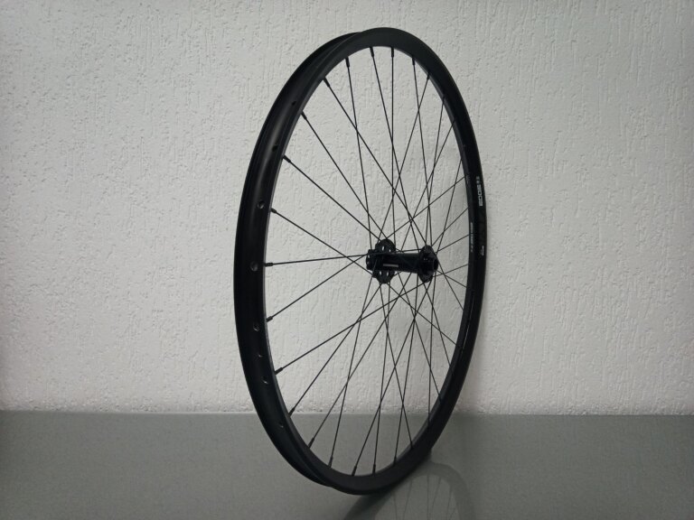 Vorderrad / 622X30C / Rigida - Ryde / Edge M 30 os / Schwarz / Novatec / D791SB-B15 /  / 110 MM / Disc (6 Schrauben) / MTB