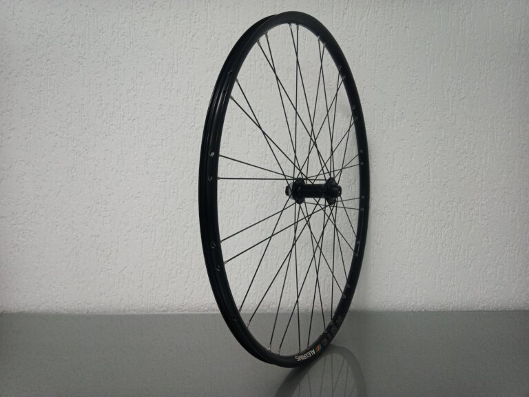 Voorwiel / 622X20C / Alexrims / MD19 / Zwart / Shimano / HB-MT400-B /  / 110 MM / Disc (Centerlock) / MTB - Tour