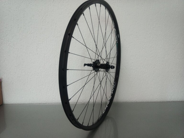 Roue avant / 622X25C / Rigida - Ryde / Trace 25mm / Noir / Novatec / D791SB/A / / 100 MM / Disque (6 boulons) / VTT