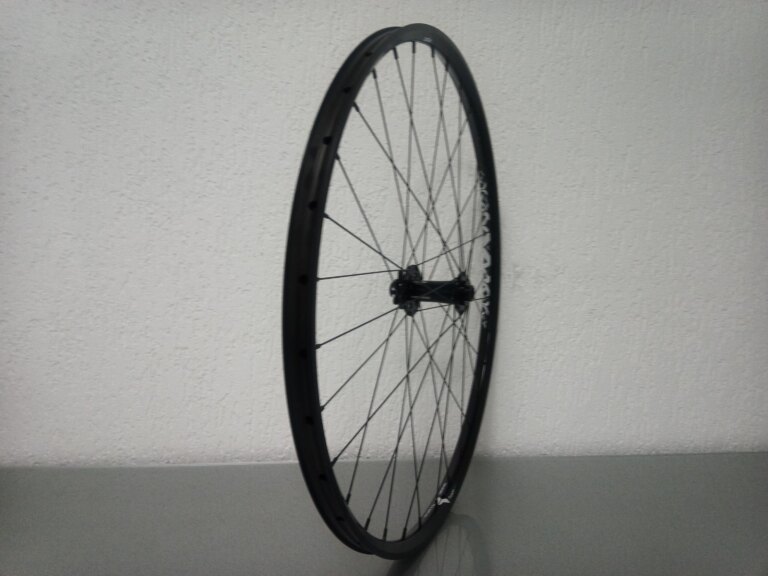 Roue avant / 622X25C / Rigida - Ryde / Trace 25mm / Noir / Novatec / D791SB-B15 / / 110 MM / Disque (6 boulons) / VTT