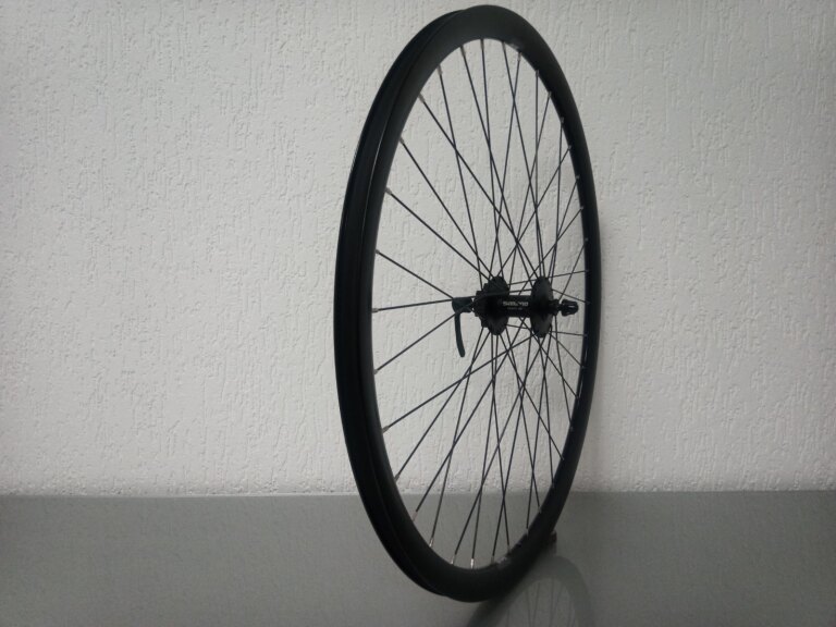 Vorderrad / 622X19C / Rigida - Ryde / Dutch 19 / Schwarz / Shimano / HB-M475 Deore /  / 100 MM / Disc (6 Schrauben) / Tour