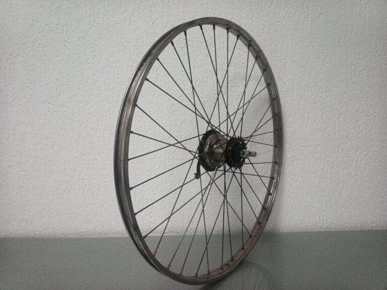 GEBRUIKT Achterwiel / 622X22C / Import / ST32 RVS / Zilver / Sturmey Archer / AB3 / 3S / 127 MM / Trommelrem 70 MM / City