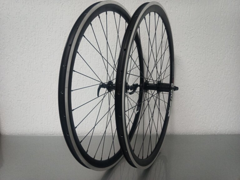 Laufradsatz / 622X18C / Rigida - Ryde / DP18 Speed / Schwarz / Shimano / FH-RS400 Tiagra / HG Body 36,85 MM / 130 MM / Felgenbremse / Race