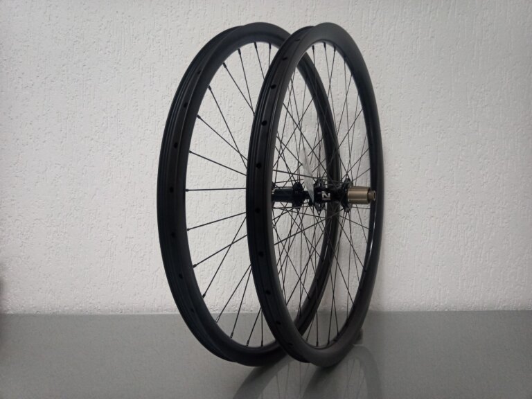 Wheelset / 622X28C / BQ / CRBN-TRL / Black / Novatec / D462SB-A5A-B12 / HG Body 36,85 MM / 148 MM / Disc (6 bolts) / MTB