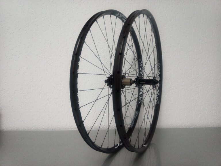 Laufradsatz / 622X25C / Rigida - Ryde / Trace 25mm / Schwarz / Novatec / D462SB-A5A-B12 / HG Body 36,85 MM / 148 MM / Disc (6 Schrauben) / MTB