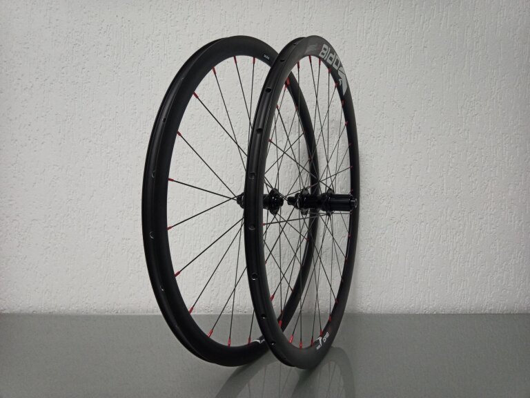 Paire de roues / 622X18C / Rigida - Ryde / DP18 Speed ​​​​Disc / Noir / BQ / BQ-RH30002 / HG Body 36,85 MM / 142 MM / Disc (Centerlock) / Race