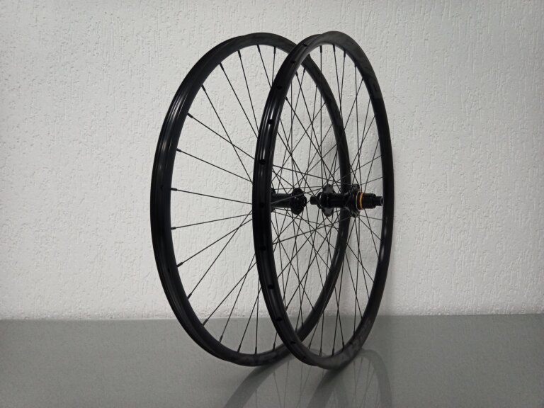 Paire de roues / 622X25C / Race Face / AR Offset 25 / Noir / BQ / BQ-RH30019 / SRAM XD(R) 11S/12S / 148 MM / Disc (Centerlock) / VTT