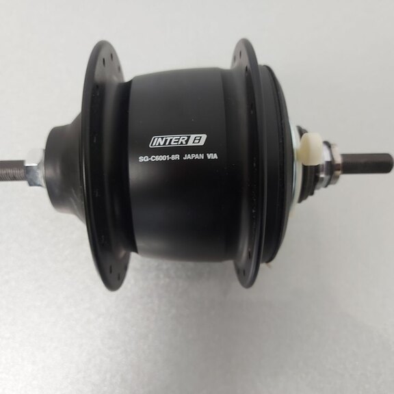 Moyeu arrière / 131 MM / Axe plein 203 MM / Frein à rouleaux + Frein sur jante / 32GTS / Shimano / Nexus Inter 8 SG-C6001-8R / noir / City 