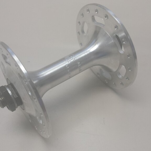 Front hub / 97 MM / Drop axle / Rim brake / 36GTS / Maillard / NOS / Silver / Race 