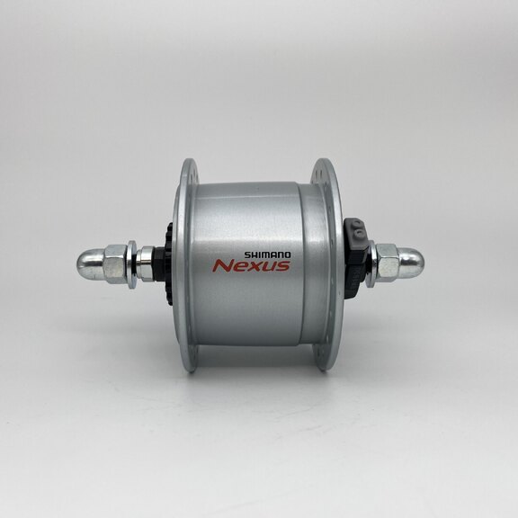 Front hub / 100 MM / Fixed axle 140 MM / Rollerbrake / 36GTS / Shimano / DH-C6000-3R-N 6V-3.0W Dynamo / Silver / City 