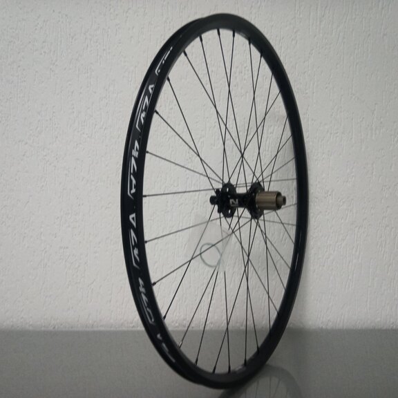 Achterwiel / 622X21C / Rigida - Ryde / ZAC 421 / Zwart / Novatec / D462SB-A5A-B12 / HG Body 36,85 MM  / 148 MM / Disc (6 bout) / MTB 