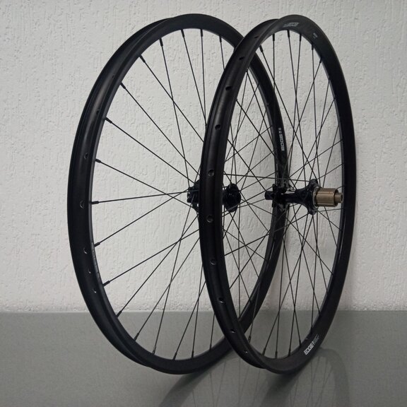 Wheelset / 622X30C / Rigida - Ryde / Edge M 30 os / Black / Novatec / D462SB-A5A-B12 / HG Body 36,85 MM / 148 MM / Disc (6 bolts) / MTB 