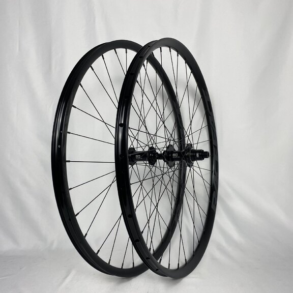 Paire de roues / 622X25C / Race Face / AR Offset 25 / Noir / BQ / BQ-RH30019 / SRAM XD(R) 11S/12S / 148 MM / Disc (Centerlock) / VTT 