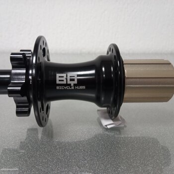 Achternaaf / 142 MM / Steekas Ø 12 MM / Disc (6 bout) / 32GTS / BQ / BQ-RH30013 / HG Body 36,85 MM / Zwart / Race