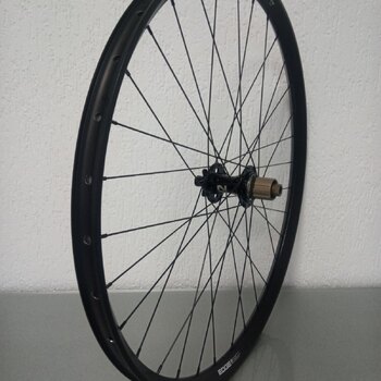 Roue arrière / 622X30C / Rigida - Ryde / Edge M 30 os / Noir / Novatec / D462SB-A5A-B12 / HG Body 35 MM / 148 MM / Disque (6 boulons) / VTT