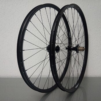 Wielset / 622X30C / Rigida - Ryde / Edge M 30 os / Zwart / Novatec / D462SB-A5A-B12 / HG Body 36,85 MM / 148 MM / Disc (6 bout) / MTB