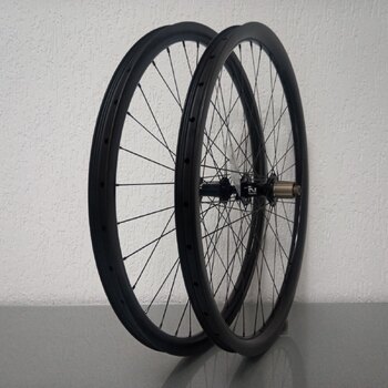 Wheelset / 622X28C / BQ / CRBN-TRL / Black / Novatec / D462SB-A5A-B12 / HG Body 36,85 MM / 148 MM / Disc (6 bolts) / MTB